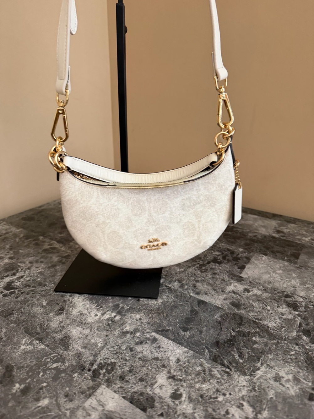 Coach Payton Mini Hobo bag white and gold - Picture 7 of 14